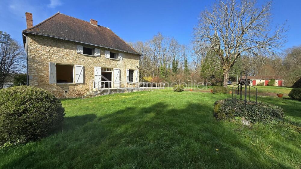 Ensemble immobilier, maison de 178 m², maisonnette, granges, petits toits, terres et étang