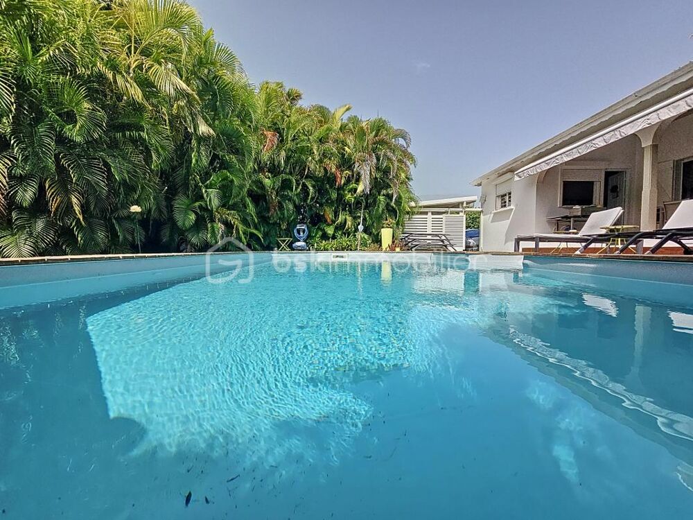 Villa T5 avec piscine et garage lotissement prisé