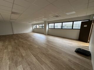   bureaux à louer RILLIEUX LA PAPE (69) plateau de bureaux de 249m2 au 1er étage avec parking inclu Rillieux la pape
