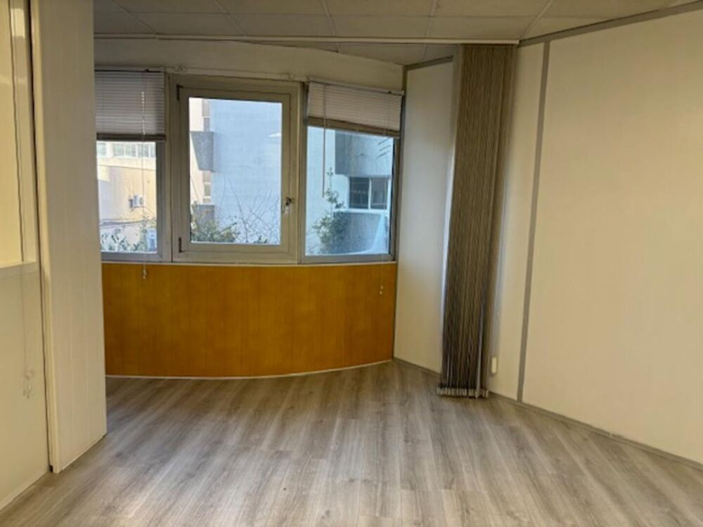   33000 BORDEAUX  - BUREAU LIBRE  70 m², centre-ville +PARKING Bordeaux
