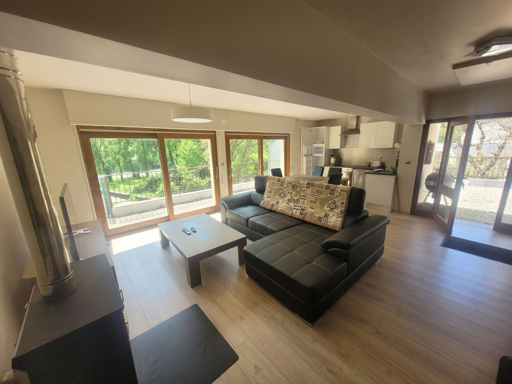 Maison avec très grand garage-atelier au bord du Lot (Cassaniouze, 15)
