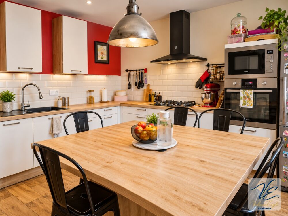 À AZILLE  MAISON BOURGEOISE RÉNOVÉE DE 259 M² AVEC 5 CHAMBRES, JARDIN PISCINABLE, PUITS ET GARAGE