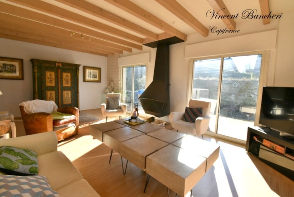Vente Maison Maison familiale d'environ 160 m² avec piscine, 5 chambres et terrain de plus de 1160 m² au cœur d'un secteur prisé de Reignier Reignier