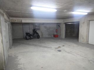  Parking / Garage à louer 23 m²