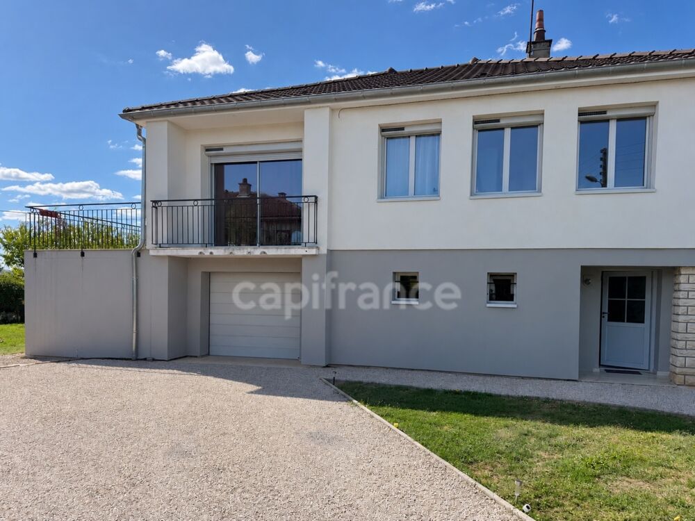 Maison rénovée en 2022 avec terrain, terrasse, sous-sol aménagé et grand garage à Fontaines