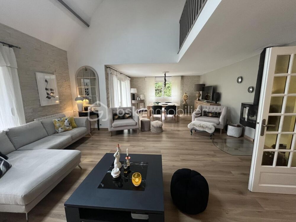 MAGNIFIQUE MAISON D'ARCHITECTE, AU CALME, AU PIED DES COMMERCES ET PROCHE GARE
