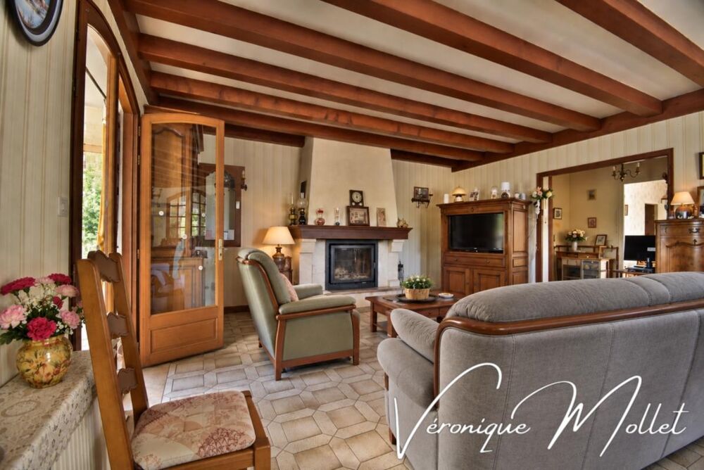 Vente Villa VILLA TRADITIONNELLE SUR PLUS DE 6 000 M² – VASTE DÉPENDANCE AUX MULTIPLES POSSIBILITÉS Lignan de bordeaux