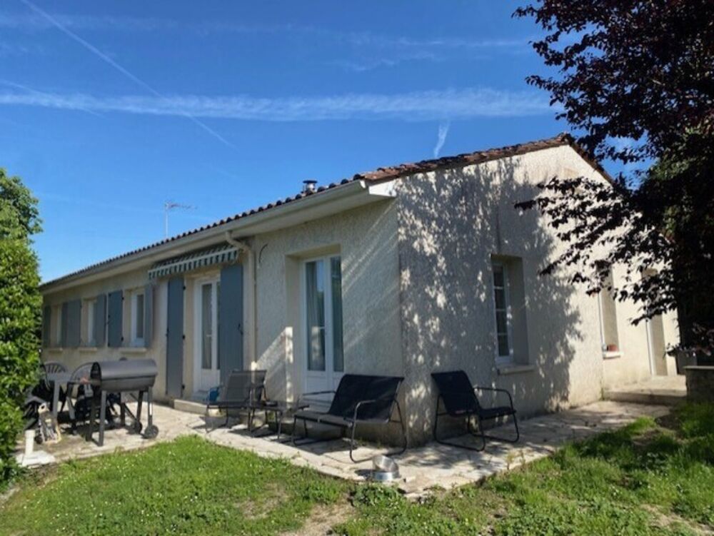 Maison à vendre à Villebois-Lavalette,124 m2 habitable, grande pièce de vie,4 chambres, garage
