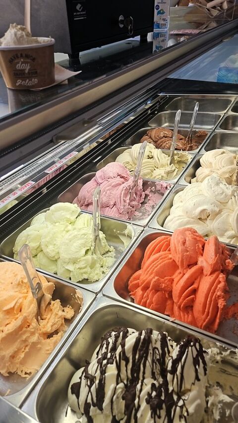 ST-DENIS D'OL&Eacute;RON (17) A Vendre emplacement N&deg;1 en c�ur de ville, Fonds de commerce GLACIER ARTISANAL r&eacute;put&eacute; 149000 17650 Saint denis d oleron