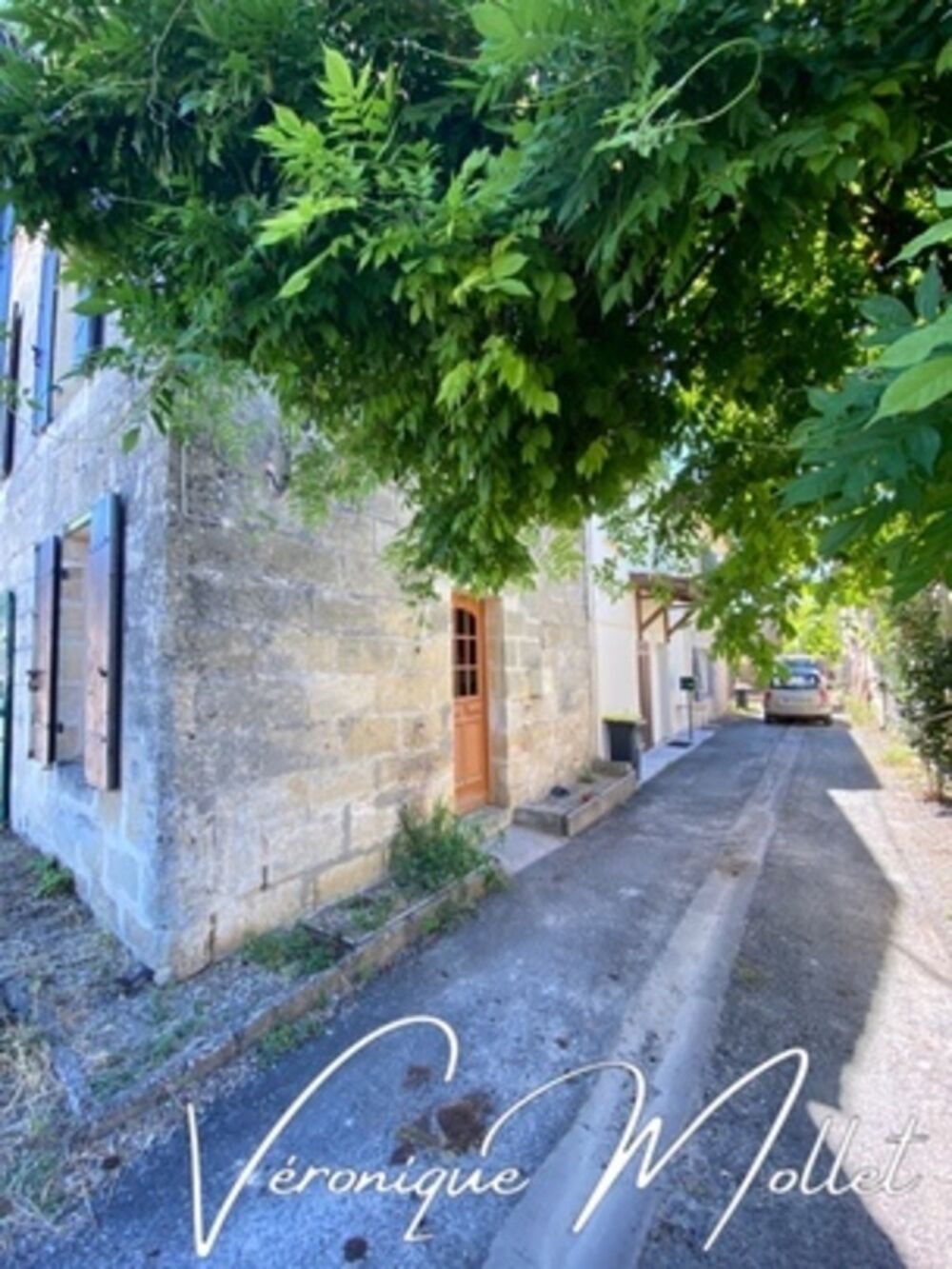 MAISON EN PIERRE ATYPIQUE ! UN VRAI COUP DE COEUR