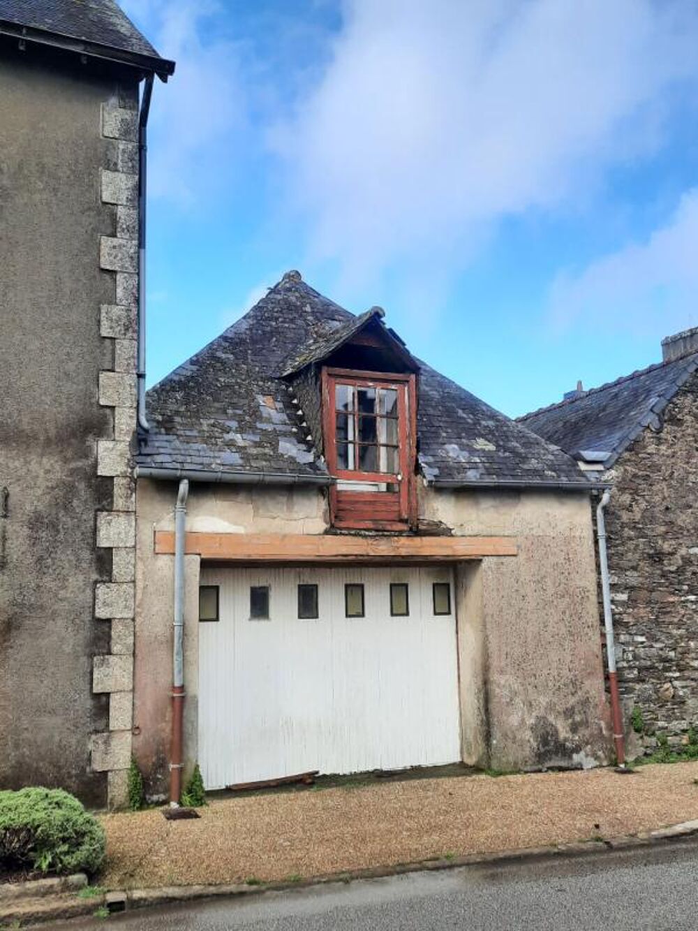 Laz (29520) maison de caractère de 239 m² garage et jardin