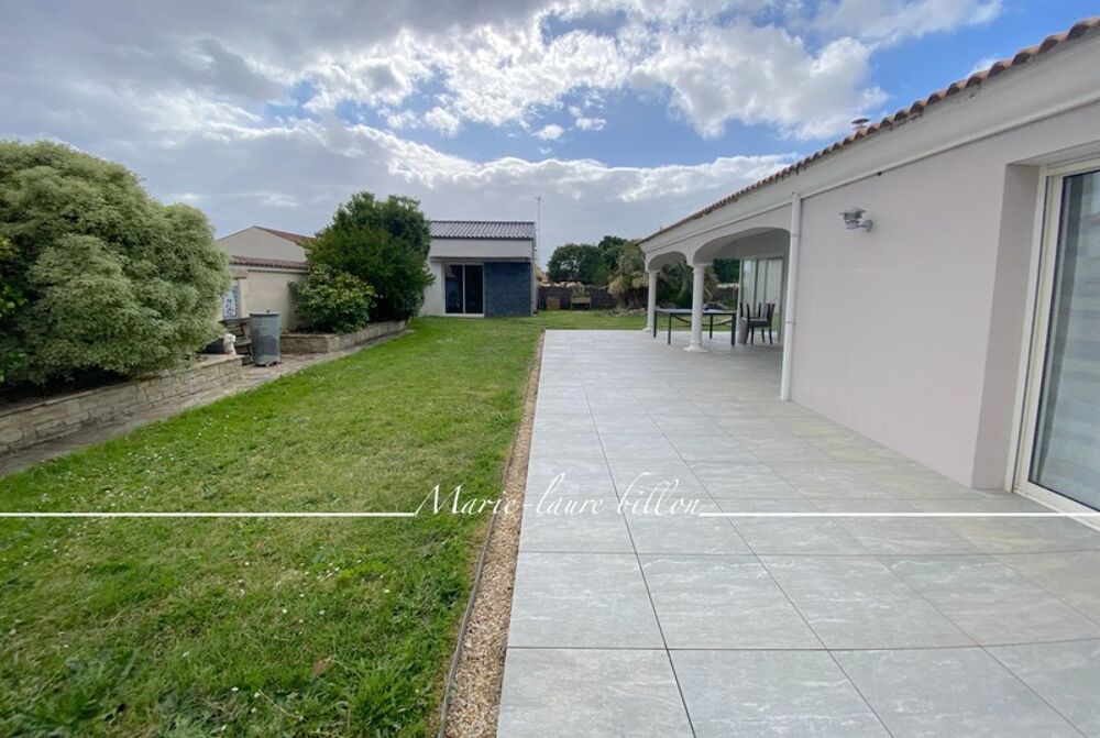 Maison à vendre 5 pièces, plain pied 3 chambres+bureau de 1998 avec 3 garages, parcelle 1345 m2 clos