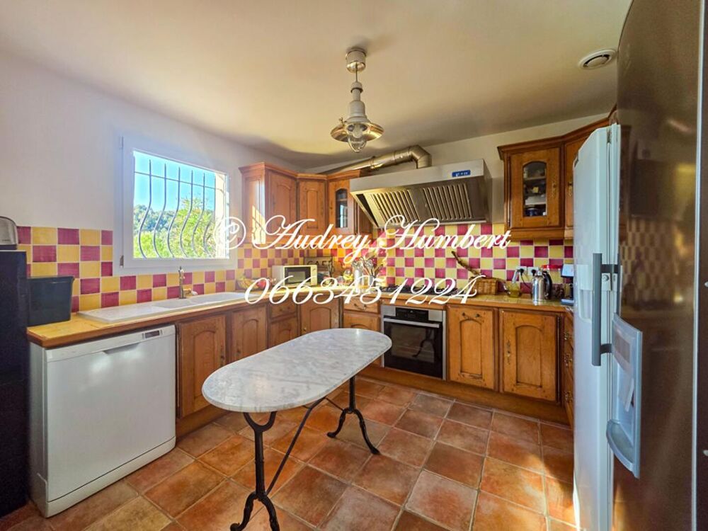 ST JULIEN, Proche GREOUX, VILLA de 135 m² aux belles prestations, édifiée sur 2HA8 de terrain avec vue et spa