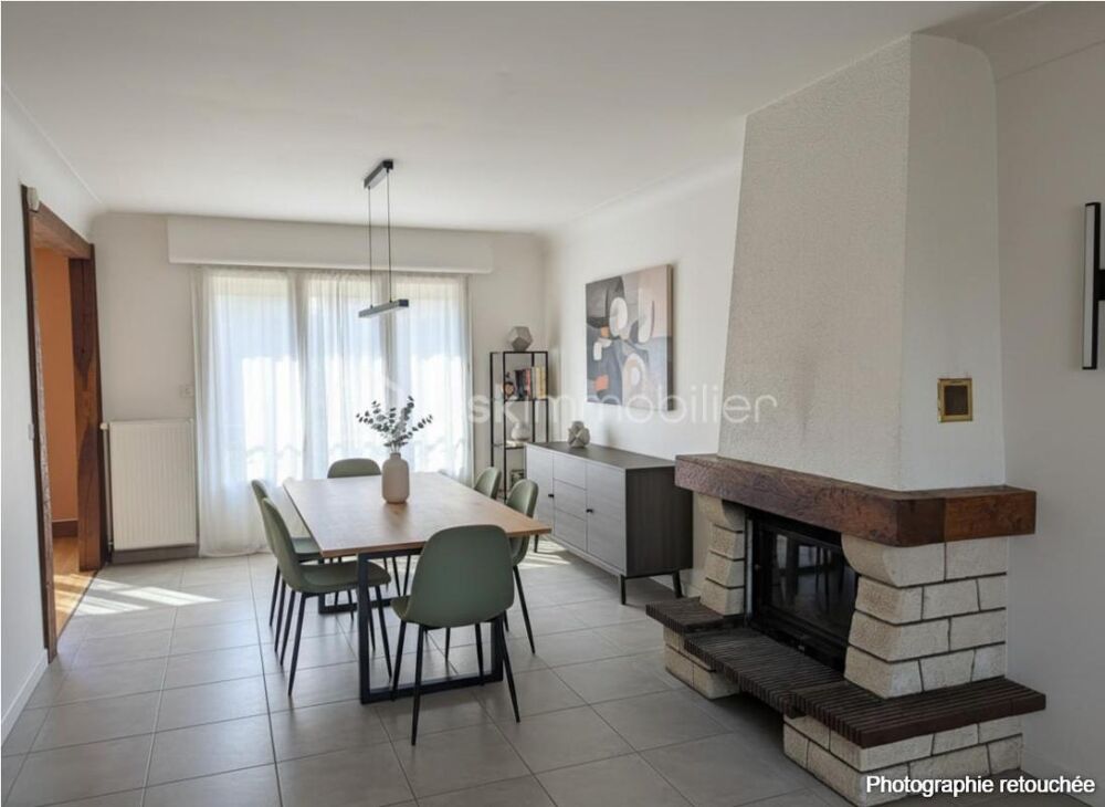 Maison familiale avec balcon et sous-sol complet  Centre-ville de La Guerche-de-Bretagne