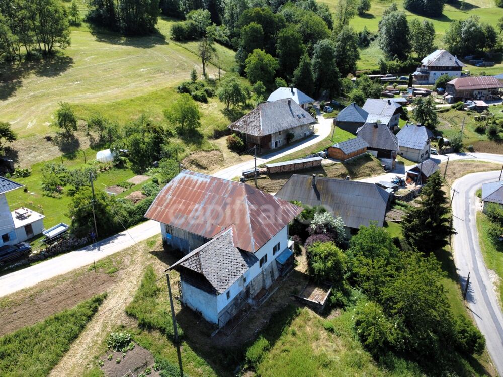 Maison T4 82m² avec Grange 300m² à rénover