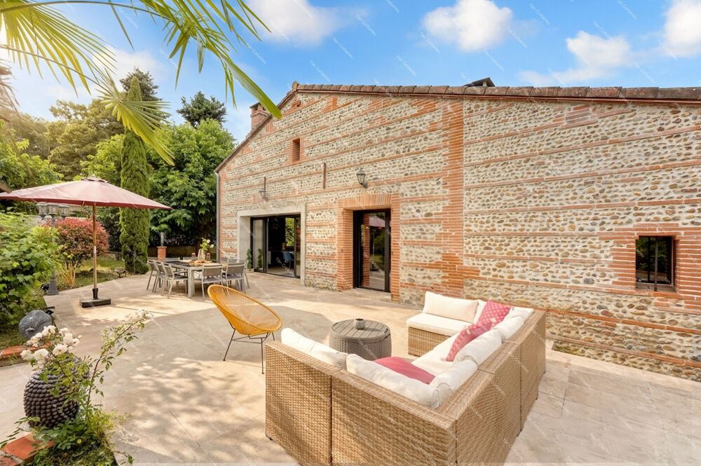 LAGRÂCE-DIEU  Charmante toulousaine familiale de 215 m² avec piscine sur un terrain de 1 500 m²