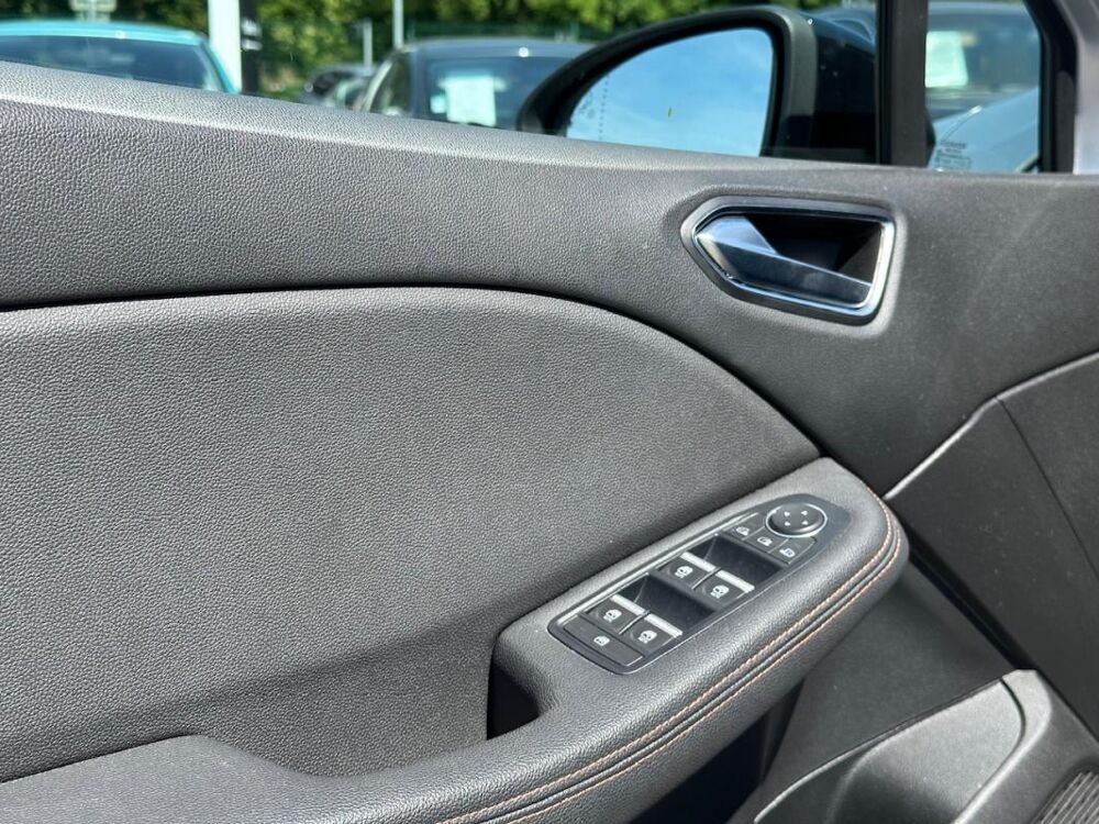 Clio V 1.3 TCE 130 FAP INITIALE PARIS EDC 2019 occasion 78240 Chambourcy