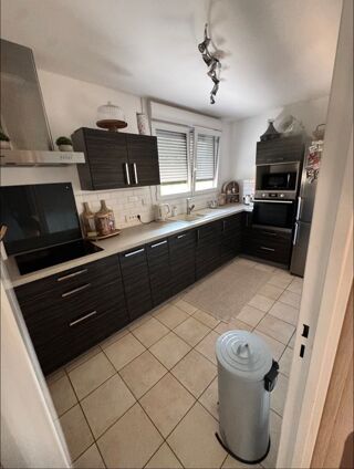  Appartement à louer 4 pièces 80 m²
