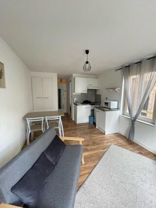  Appartement à louer 2 pièces 27 m²