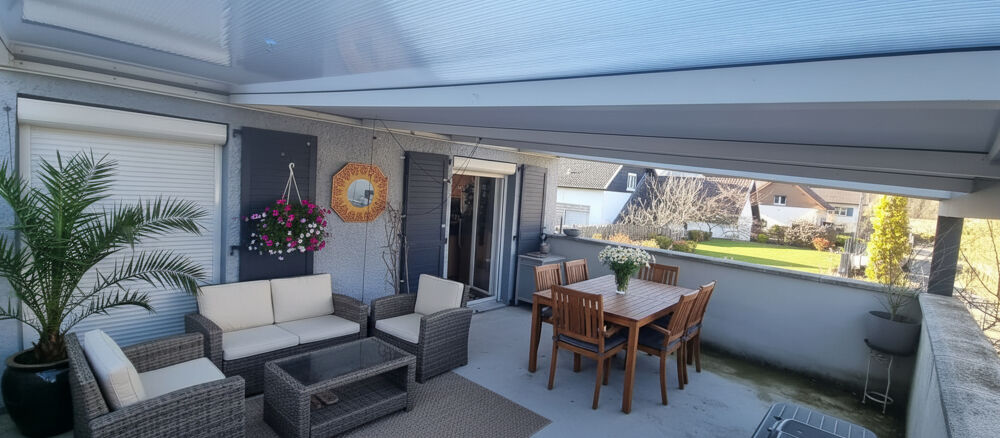 Maison mitoyenne avec beau potentiel extérieur