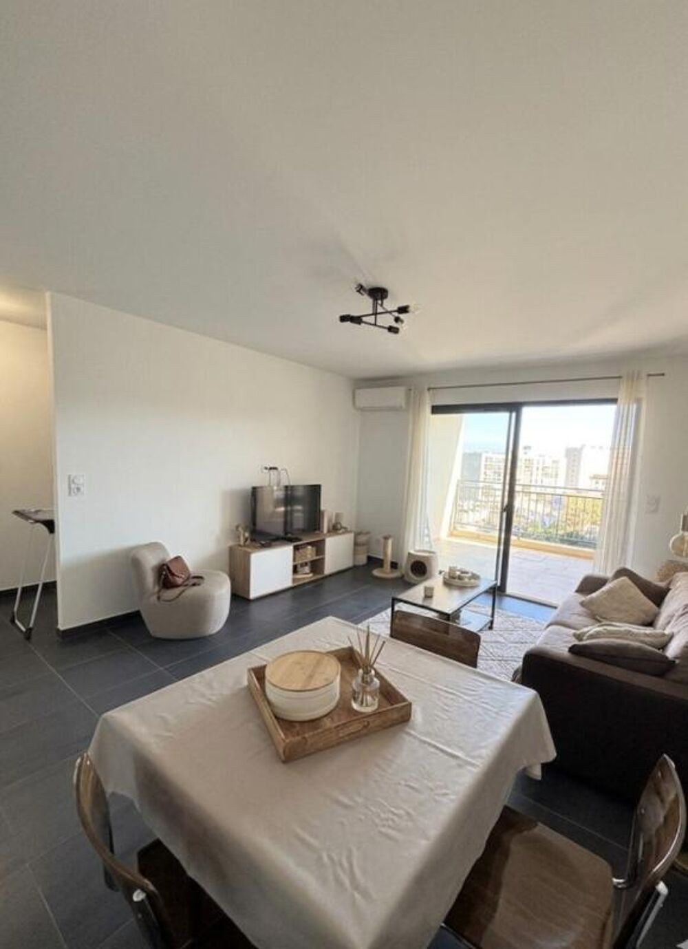 -BASTIA- APPARTEMENT T2 MEUBLE -TERRASSE 10M² VUE MER