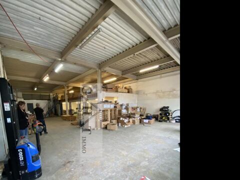   ENTREPOT /BUREAU DE 871 M² A LOUER 