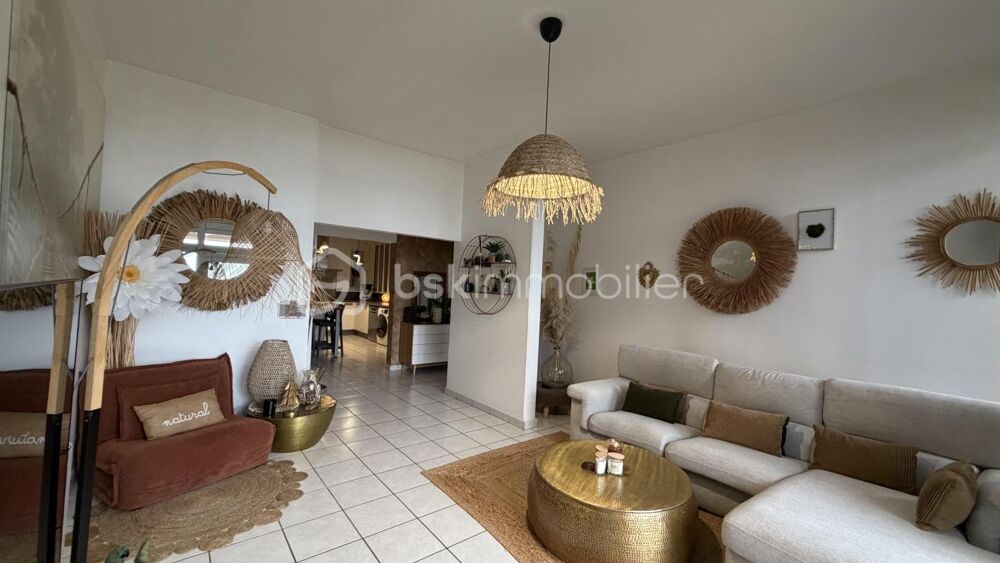 POLLIONNAY PLEIN CENTRE VILLAGE - T3 BIS AVEC TERRASSE