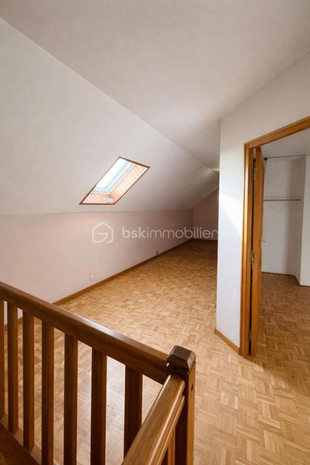 Vente Maison Maison de 145 m² avec 4 chambres, garage et terrain au calme Neuf marche