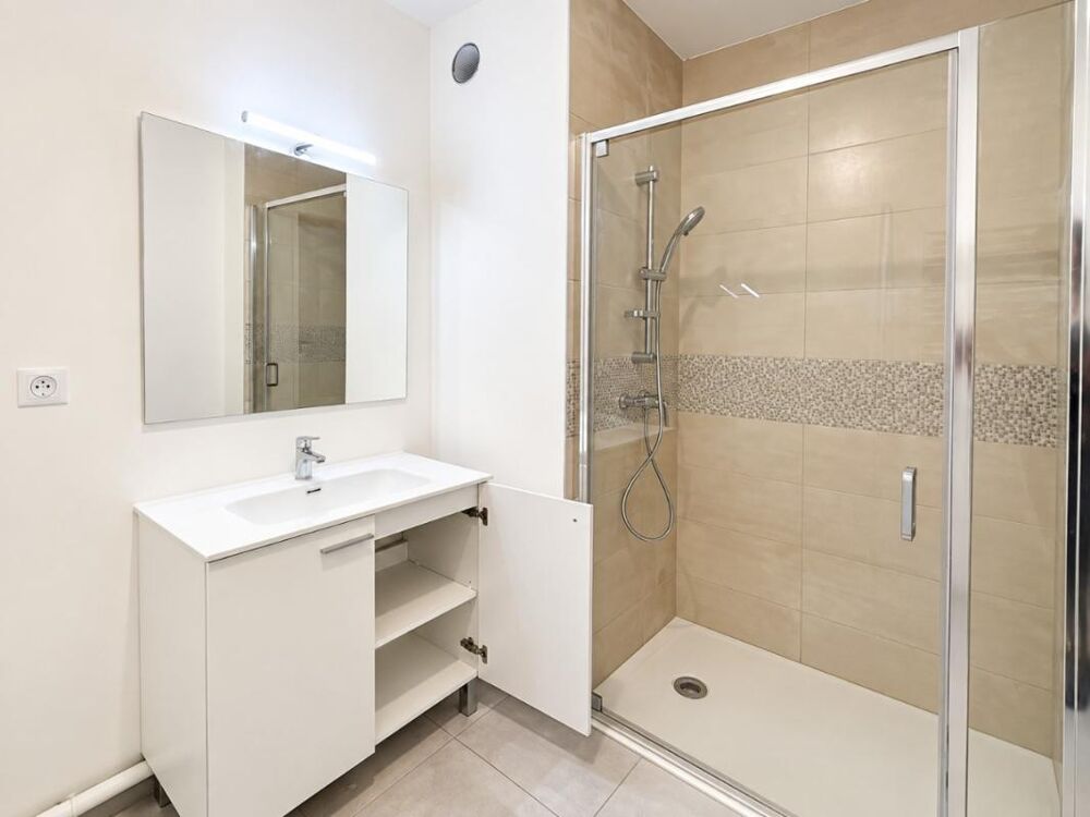 Studio avec parking et balcon au Pontet