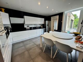  Maison à vendre 10 pièces 374 m²