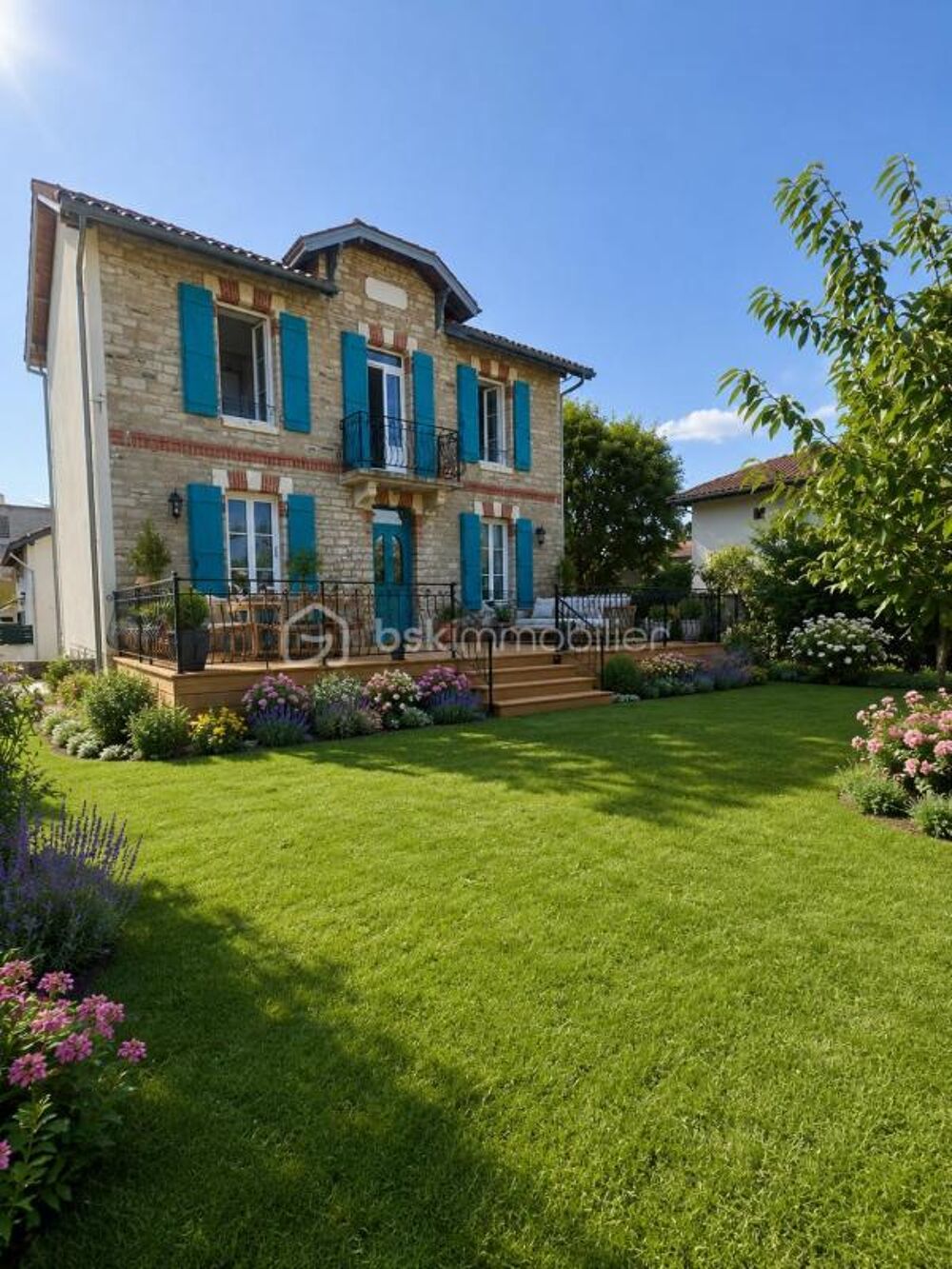 Proche Biarritz, Maison 110m2 + 2 T2 et un atelier- proximité toutes les commodités