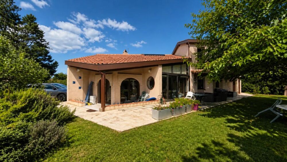 Maison solaire d'architecte de 12 pièces de 260 m² à Bias
