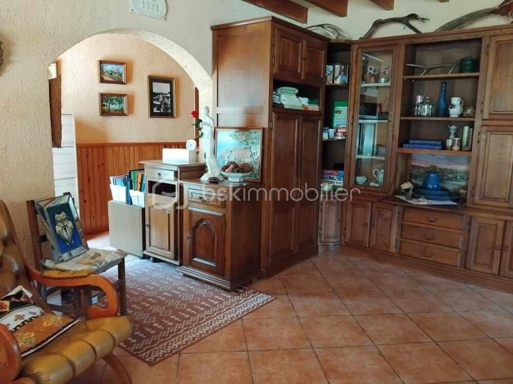 Maison avec garage et grange sur 8000m2 de terrain