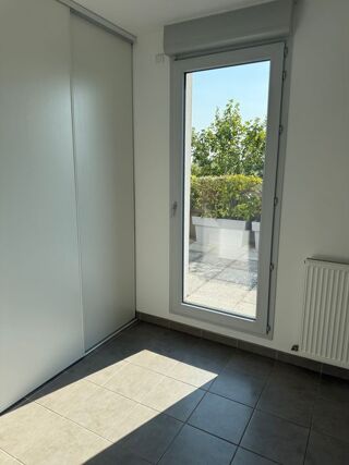  Appartement à louer 4 pièces 90 m²