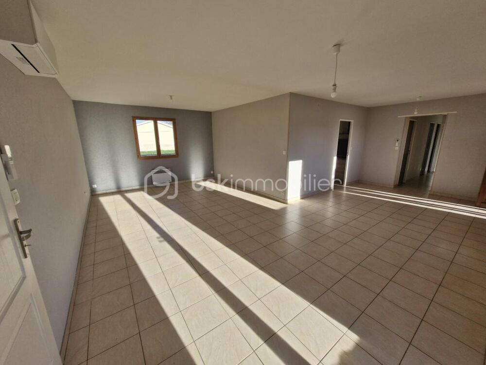 Vente Maison Maison de 108m2 sur son terrain clos de 953m2 à Coutras Coutras