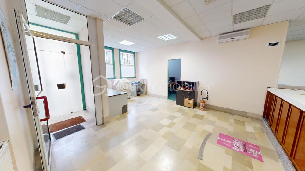 MAISON OU LOCAL COMMERCIAL A LADON