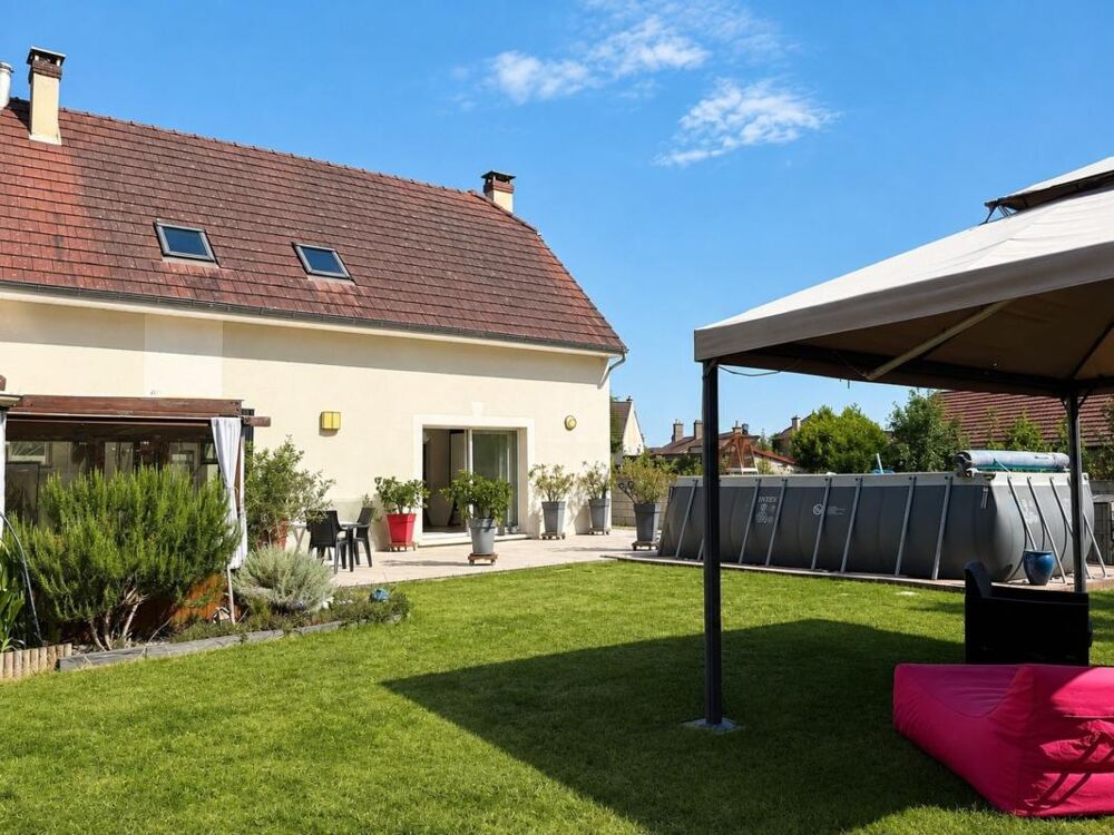 PMR-Coup de coeur sur la Côte de Nuits  Chamboeuf- T8 de 200m2 sur 800 m2 Clos - Double garage - Piscine
