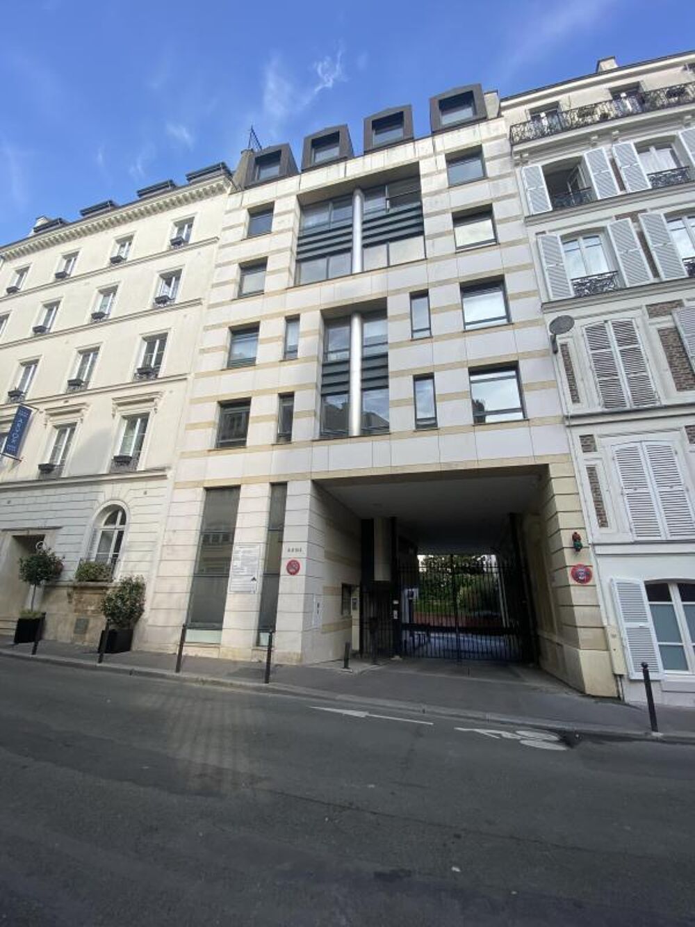   A louer bureaux de 136m² proche du M° Saint Georges Paris 9