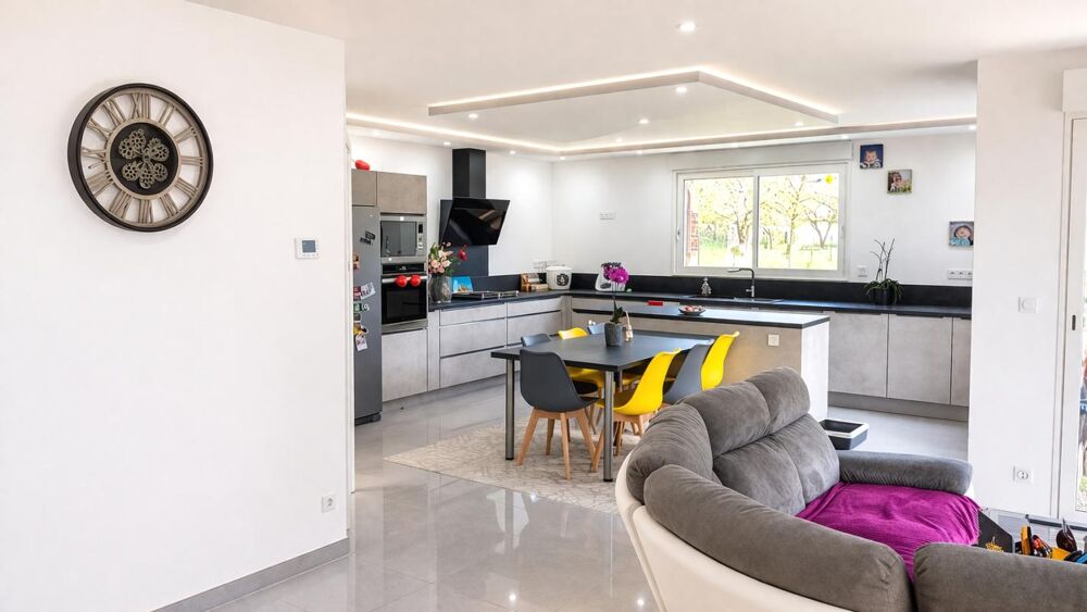 Belle Demeure Contemporaine ou Maison de Caractère en Pierre de 181m² entièrement rénovée avec sa vaste Cour, Terrasse et Terrai
