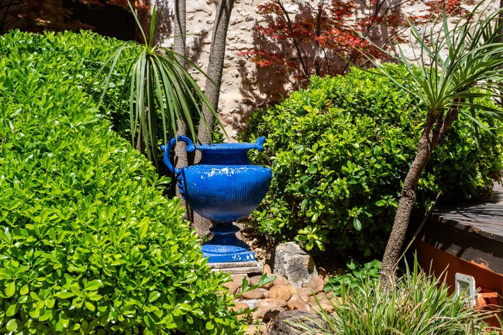 ?Maison de caractère avec jardin clos, piscine et importantes dépendances  à 10 mn dUzès?