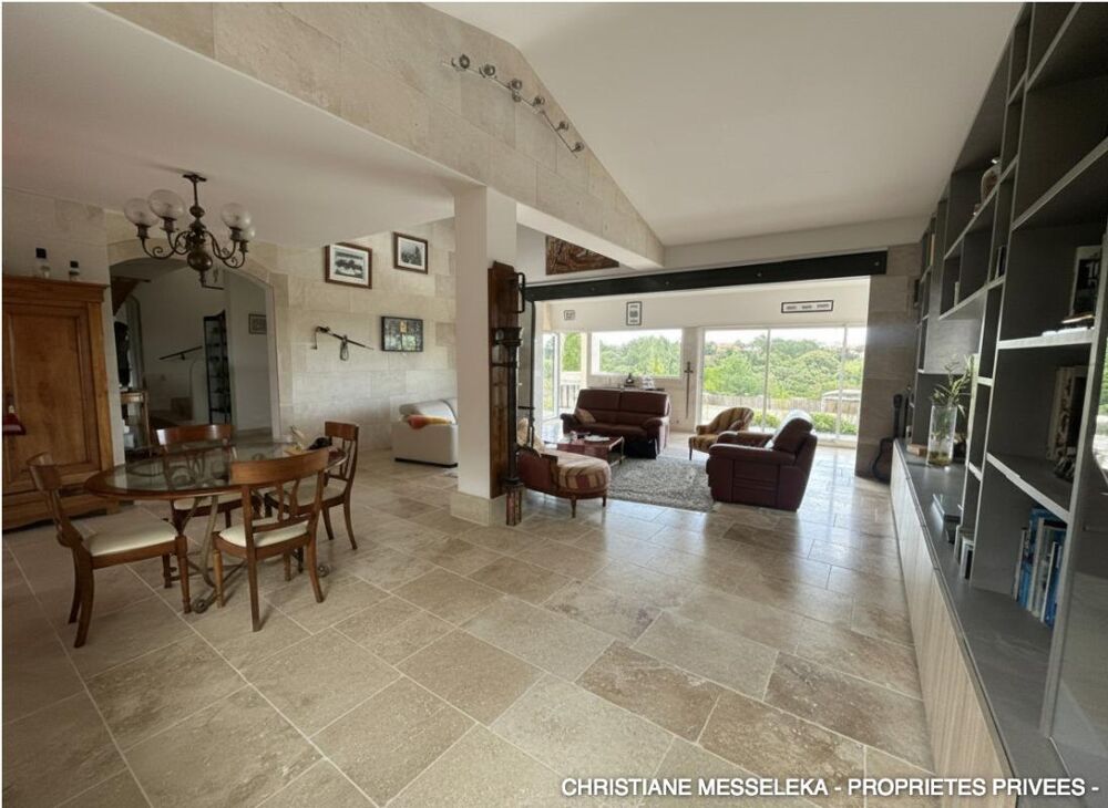Villa avec vue panoramique sur le golf - 197 m² de surfaces utiles - Piscine et vaste sous-sol