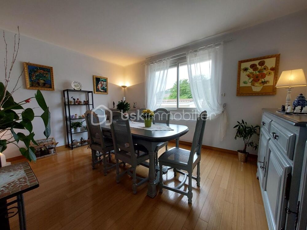 Vente Maison Maison traditionnelle avec piscine sur parcelle arbor�e de 1 935 m� � Beaux volumes et espaces de r�ception Les martres de veyre