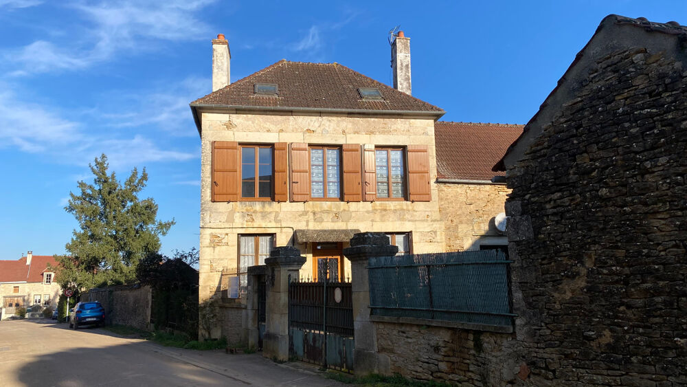 Charmante maison de village à vendre 70m² COUTARNOUX (89) avec dépendances et cour intérieure