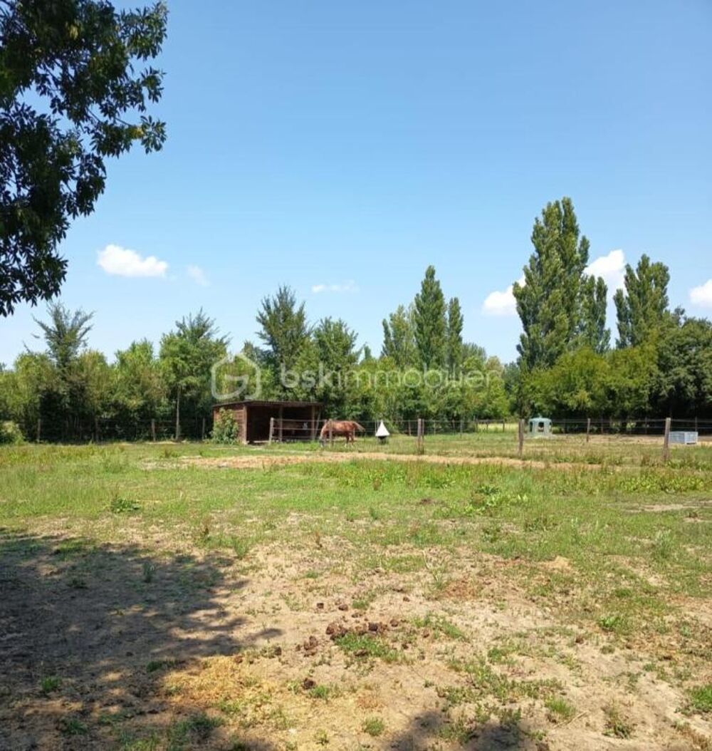 GRANS - PROPRIÉTE AVEC 2 LOGEMENTS - PISCINE - INSTALLATIONS EQUESTRES