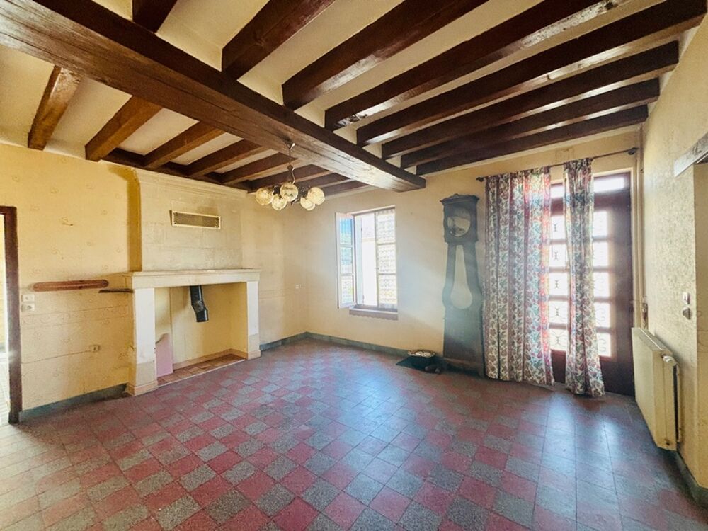 À VENDRE  Longère 110 m² habitables avec nombreuses dépendances et terrain de 900 m²