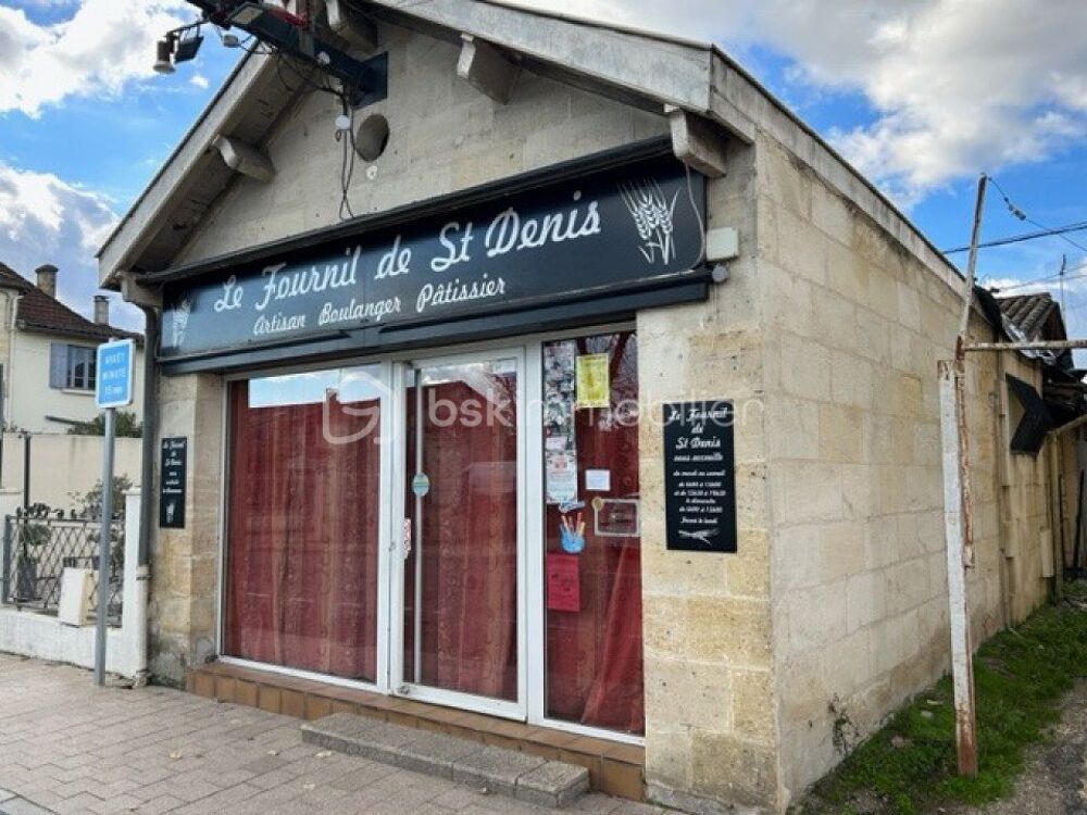   Opportunit d'investissement : Murs d'une boulangerie avec Local Commercial et Appartement  Saint Denis de Pile 