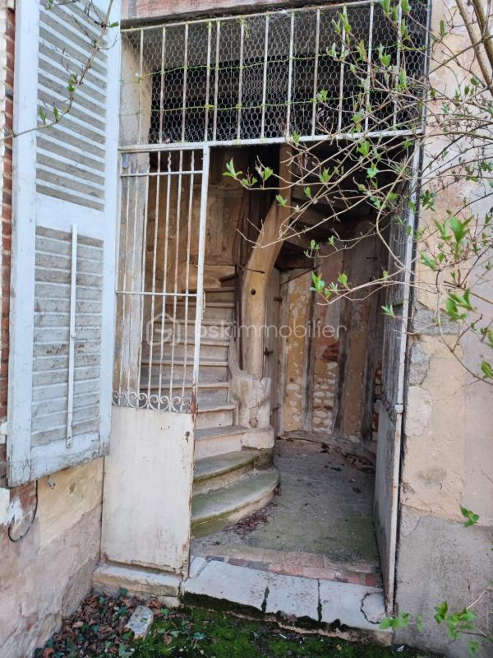 Ancien Corps de Ferme de 190 m² avec dépendances, cave et jardin clos