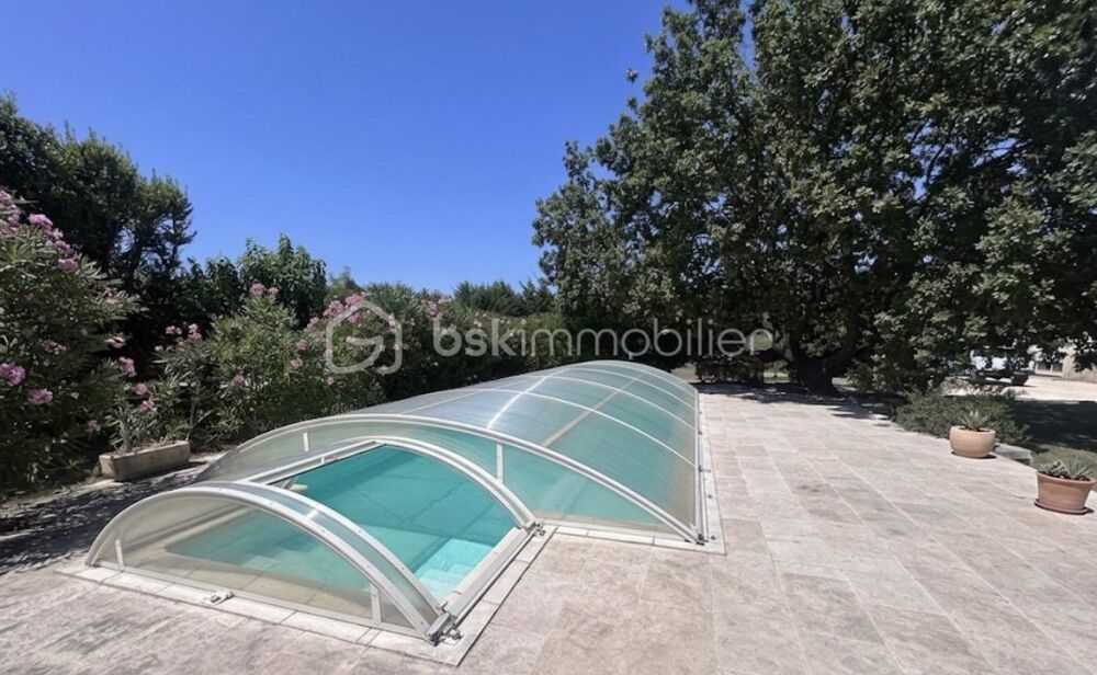 à vendre  Propriété/château Eyragues (13630)