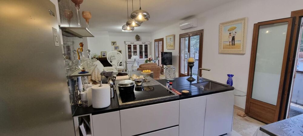 Vente Villa HAUT DE VILLA VUE MER, cave, jardin et Stationnements Bandol