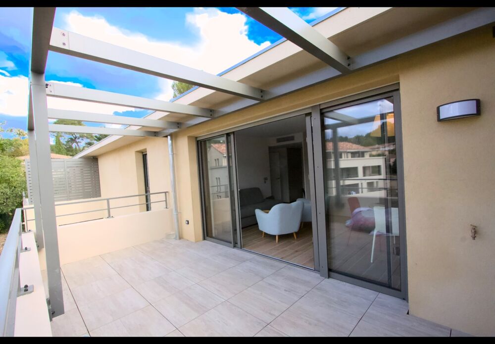 Appartement à vendre 2 pièces dernier étage terrasse ascenseur et garage AIX EN PROVENCE (13)